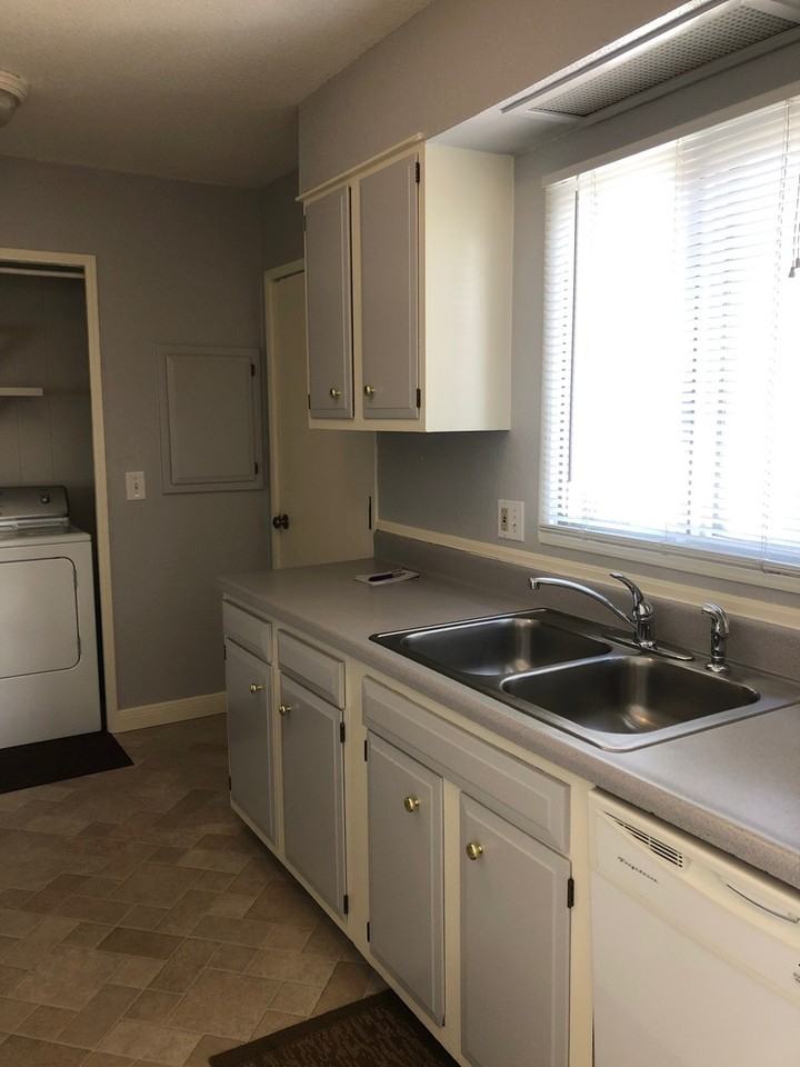 1906 Diana Dr - Photo 4 of 11