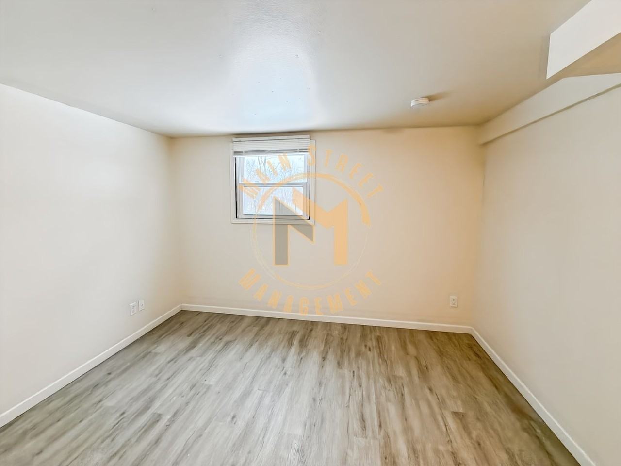 2659 Deckner Ave - Photo 6 of 9