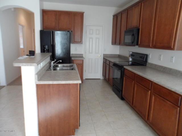 10425 W Windsor Ave - Photo 3 of 7