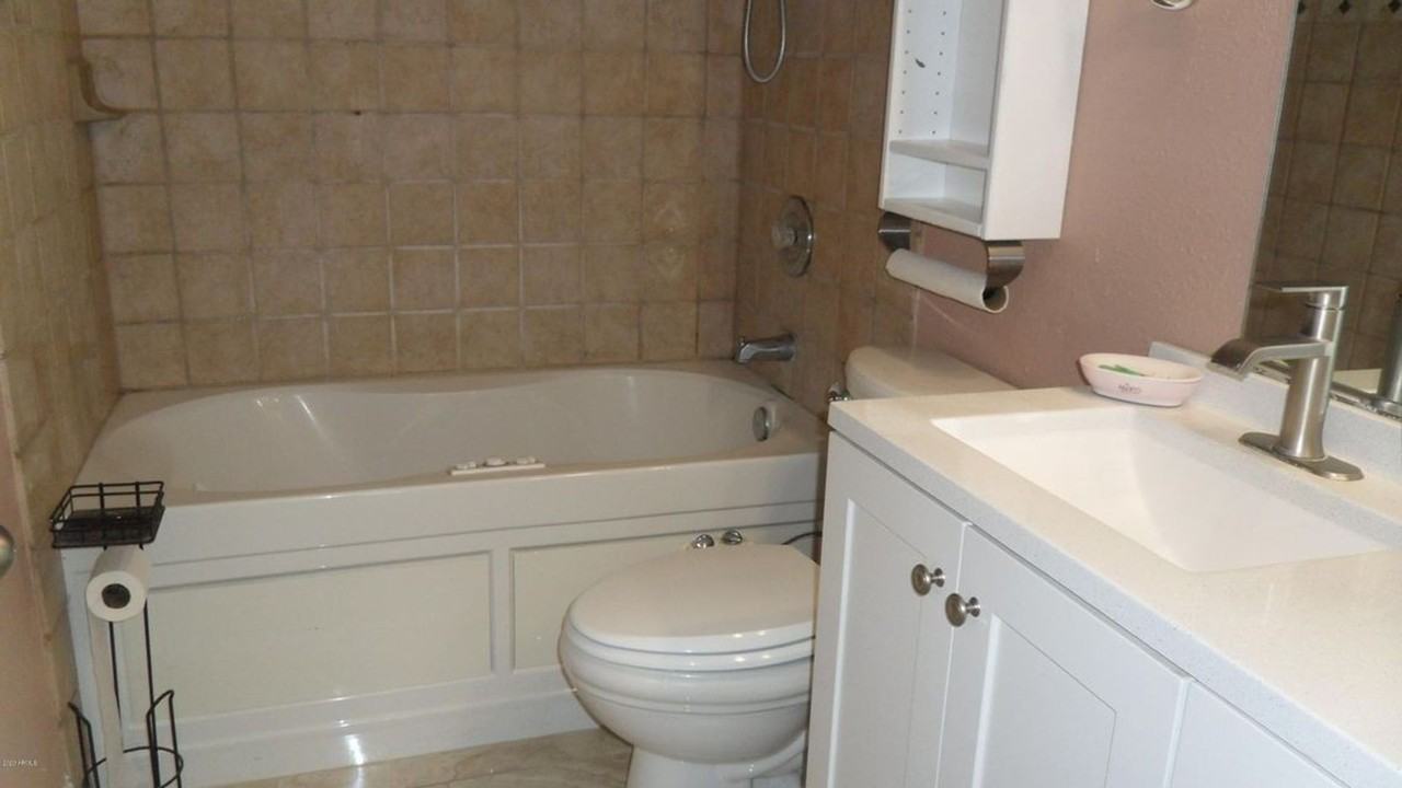 7839 W Mescal St - Photo 5 of 18