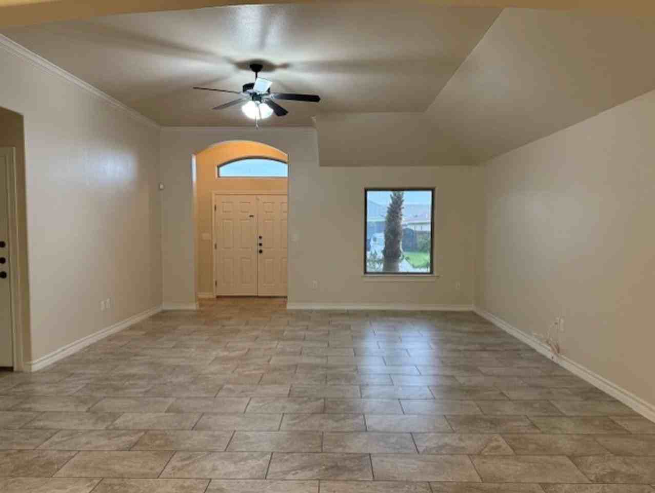 2421 Lucia Ct - Photo 2 of 17