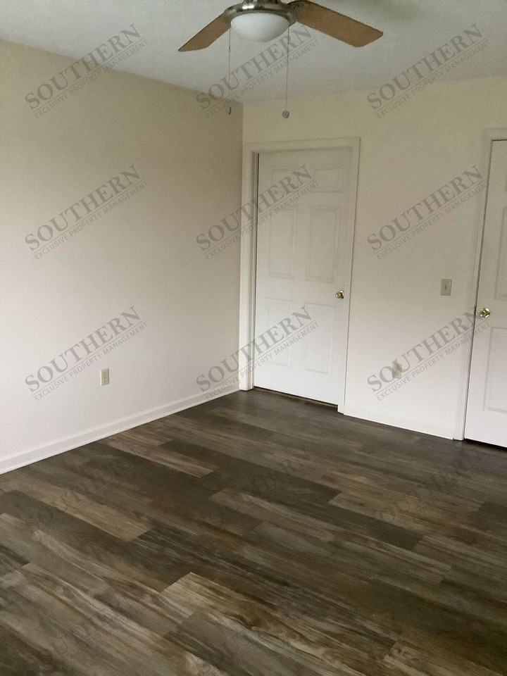 300B Trista Ln - Photo 2 of 5