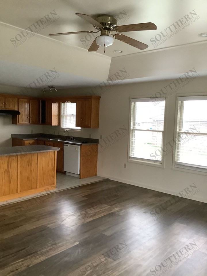 300B Trista Ln - Photo 5 of 5