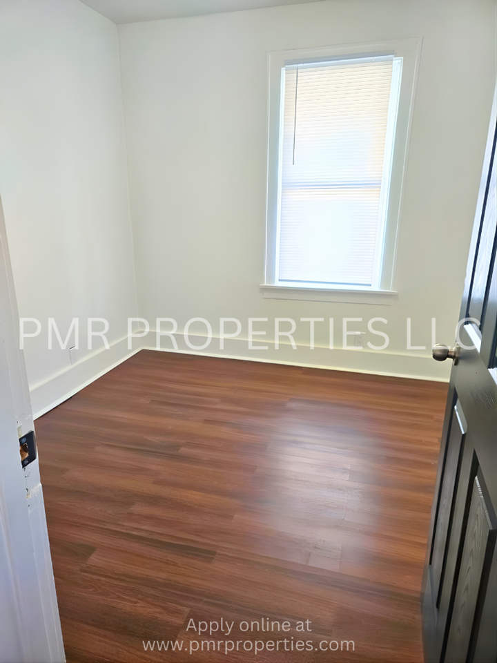 2439 Larimore Ave - Photo 5 of 10