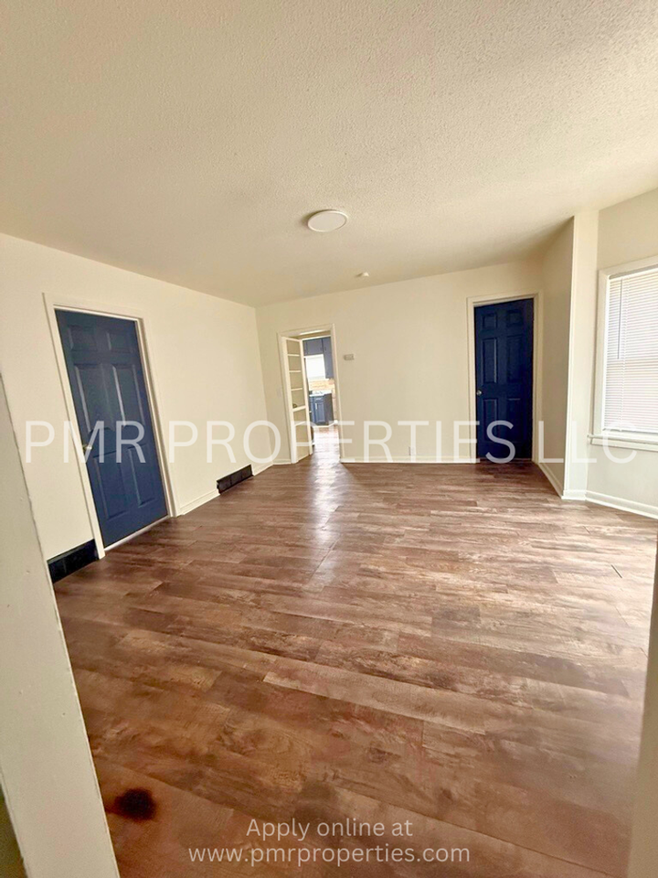 315 N 8th St - Photo 3 of 9