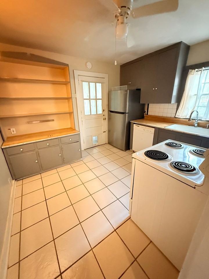 715 E College Ave - Photo 4 of 14