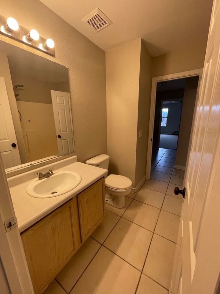 696 S Concord St - Photo 4 of 21