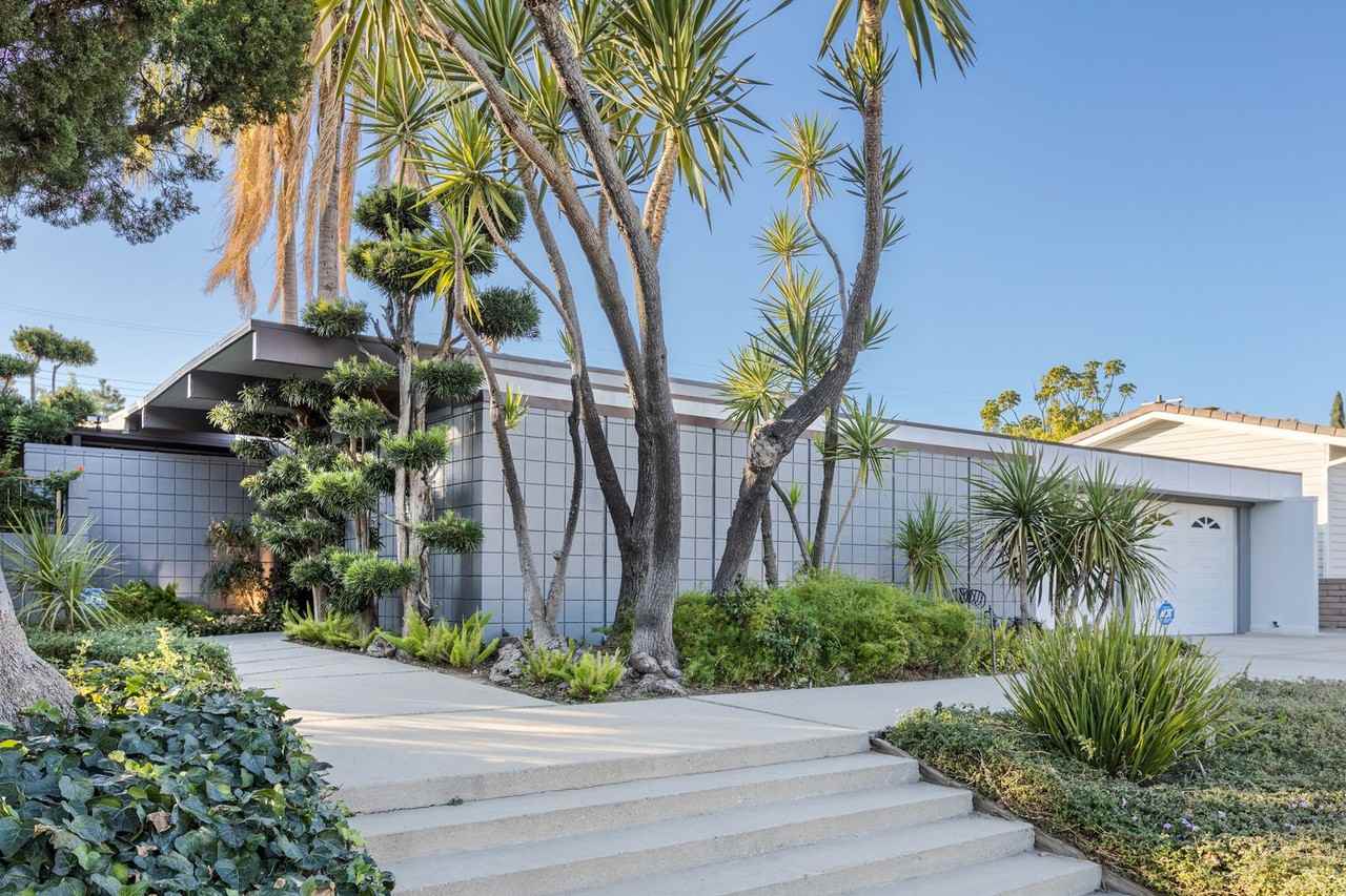 10347 Cozycroft Ave - Photo 5 of 50