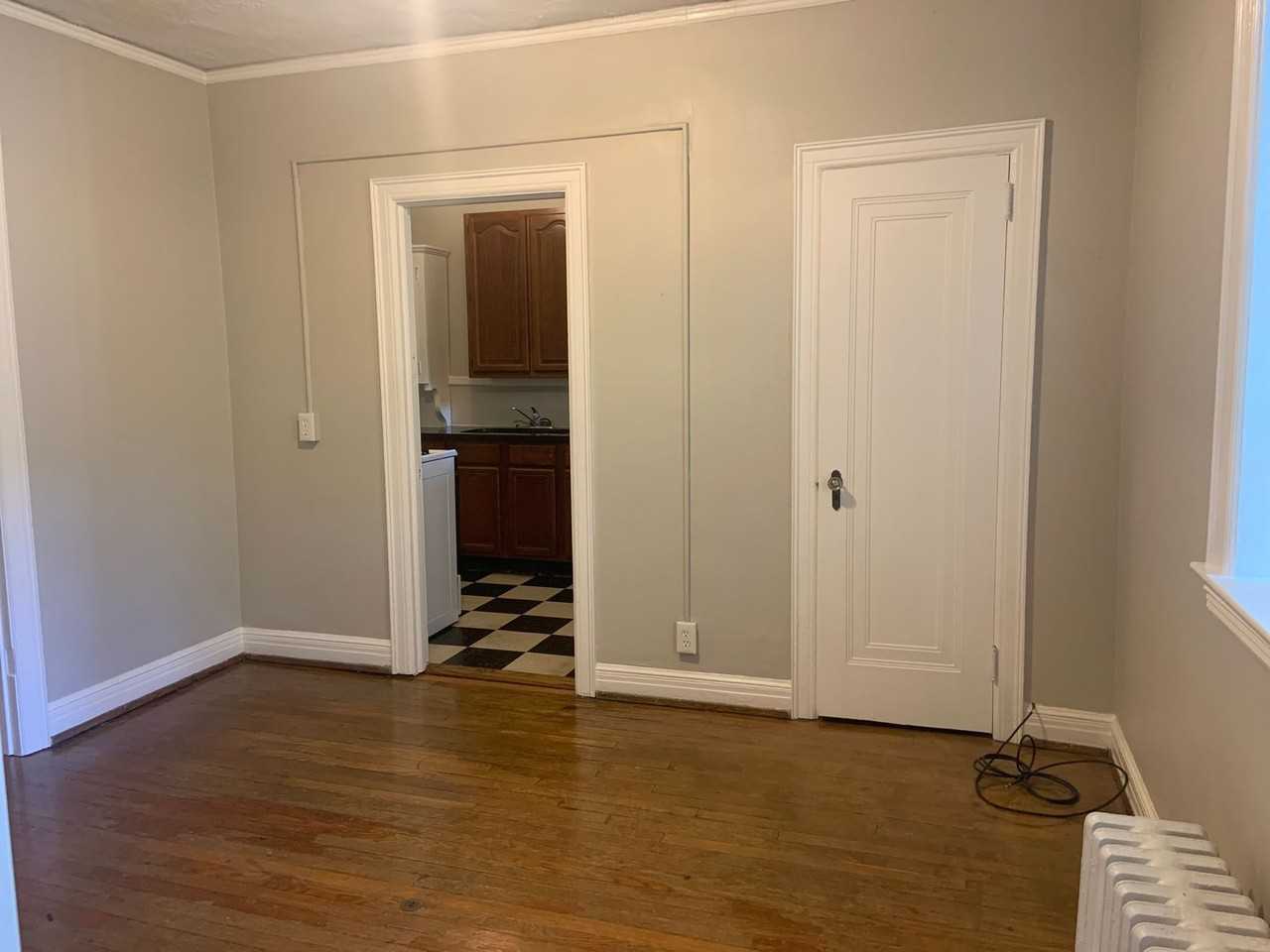 Winburn Court Apartments - Photo 4 of 11