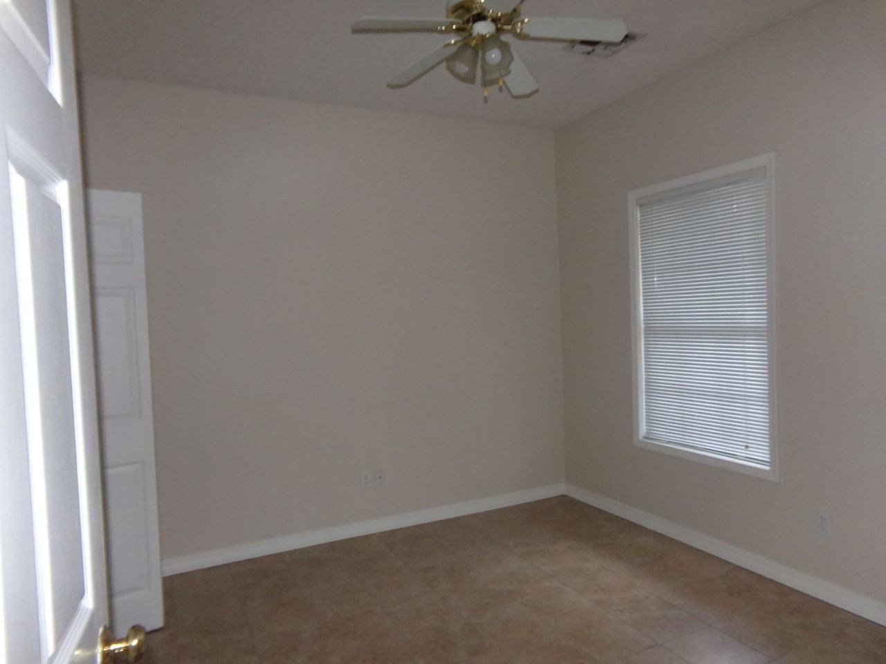 901 Cook St - Photo 4 of 20