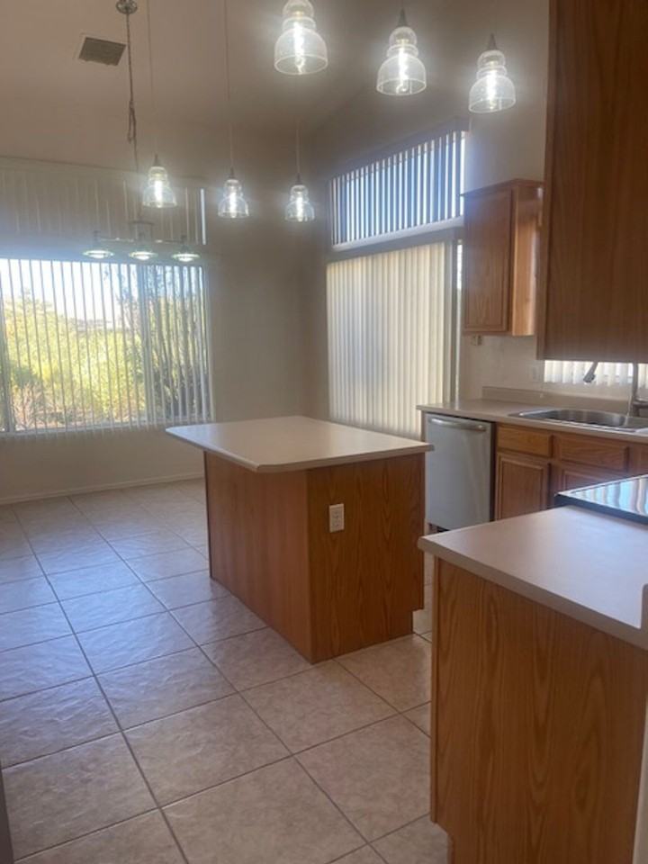 1690 W Wagon Wheel Rd - Photo 4 of 19