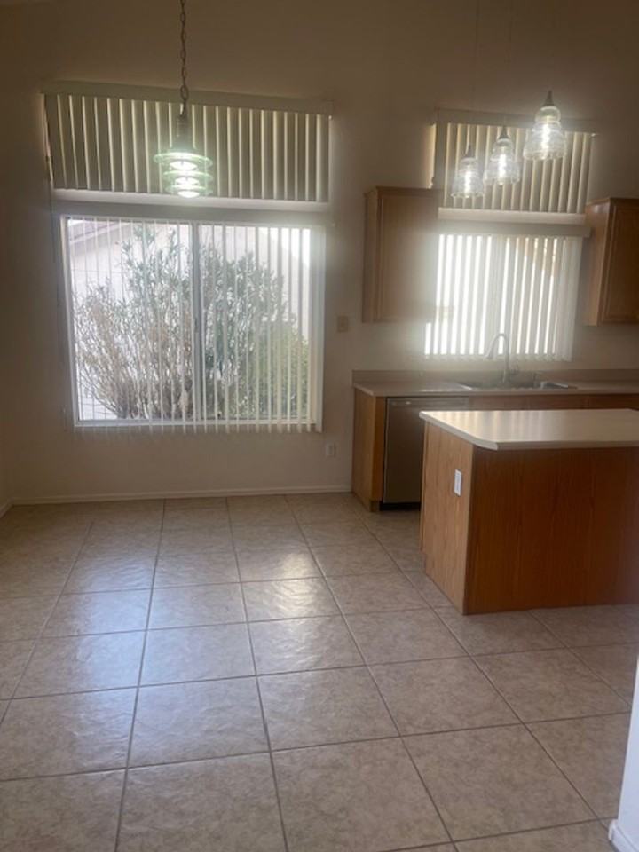 1690 W Wagon Wheel Rd - Photo 6 of 19