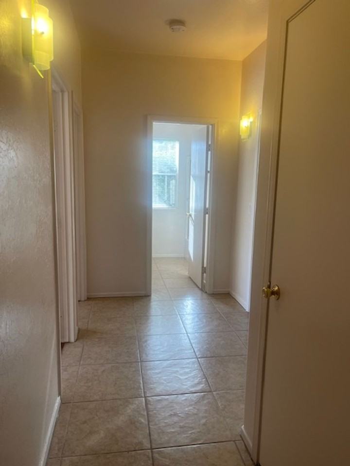 1690 W Wagon Wheel Rd - Photo 7 of 19