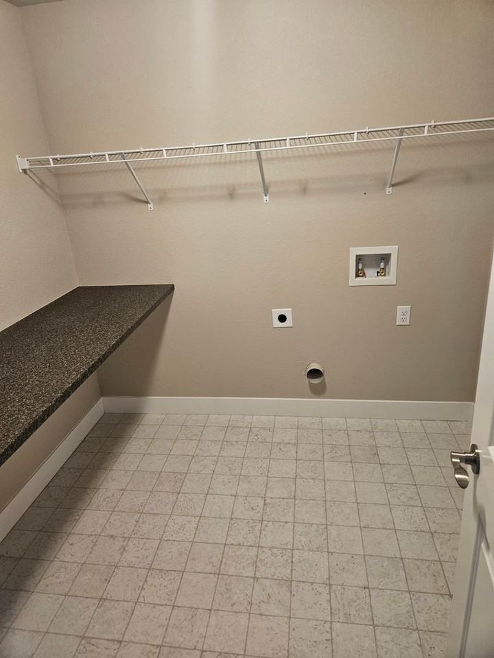 4368 Scenic Ln - Photo 7 of 15