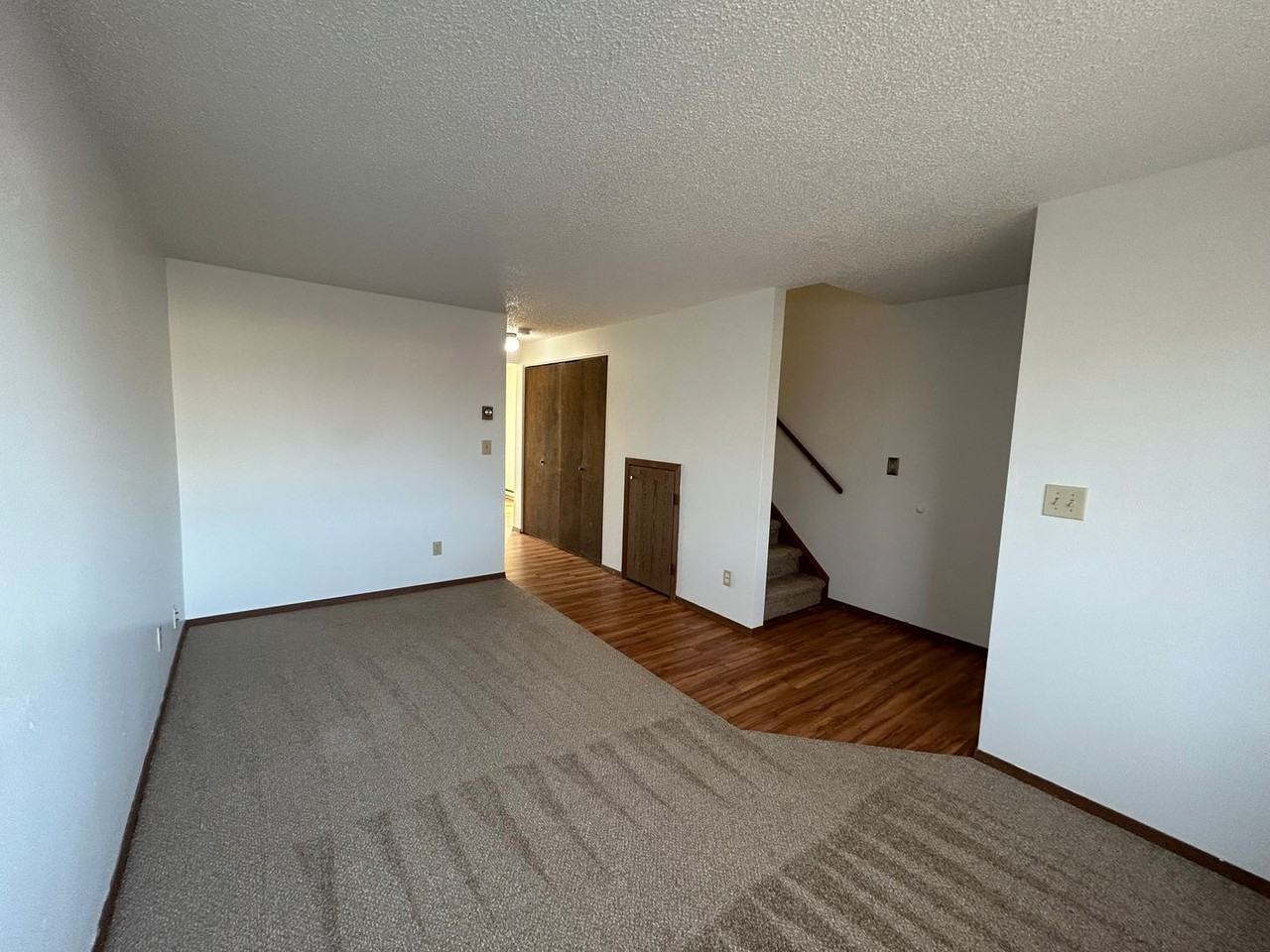 217 Glenda Dr - Photo 3 of 12