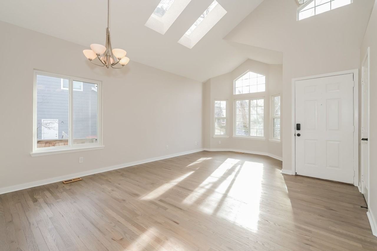 1248 Ascot Ave - Photo 2 of 23