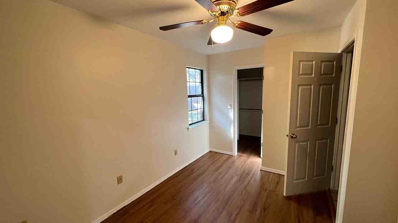 803 E N St - Photo 7 of 11