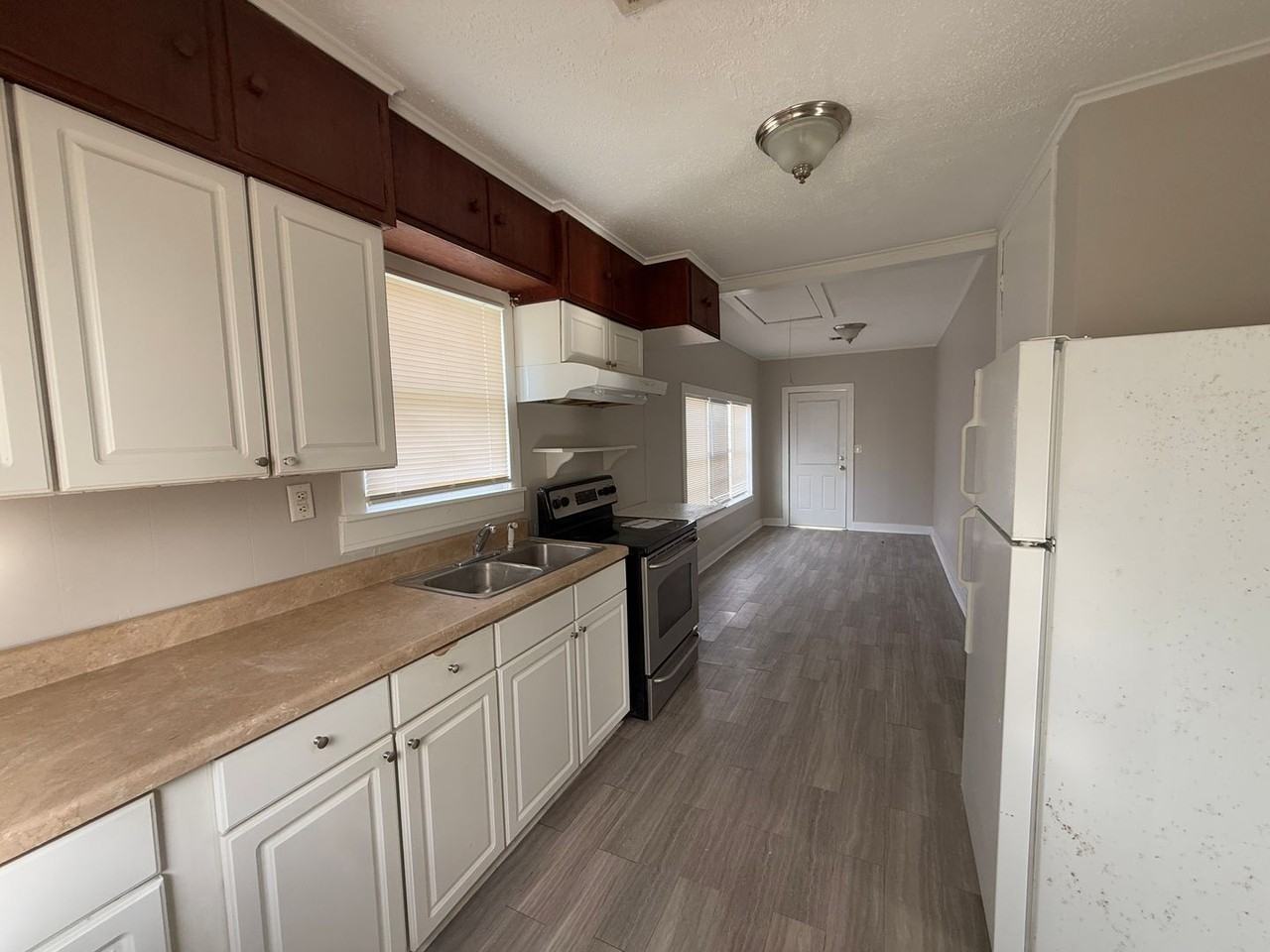 116 S Stanford St - Photo 3 of 9