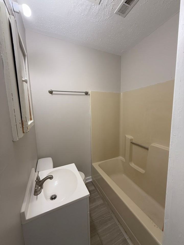 116 S Stanford St - Photo 6 of 9