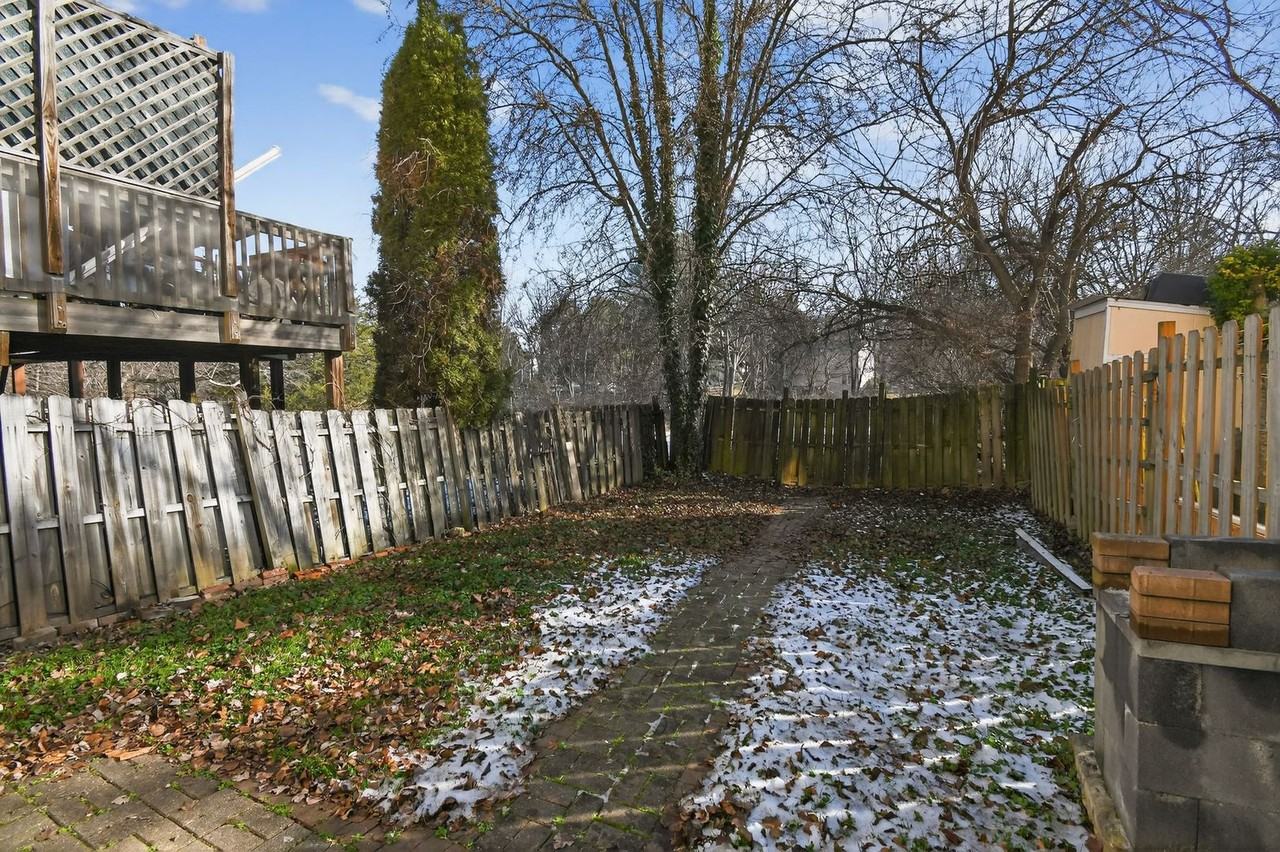 8912 Centerway Rd - Photo 3 of 33