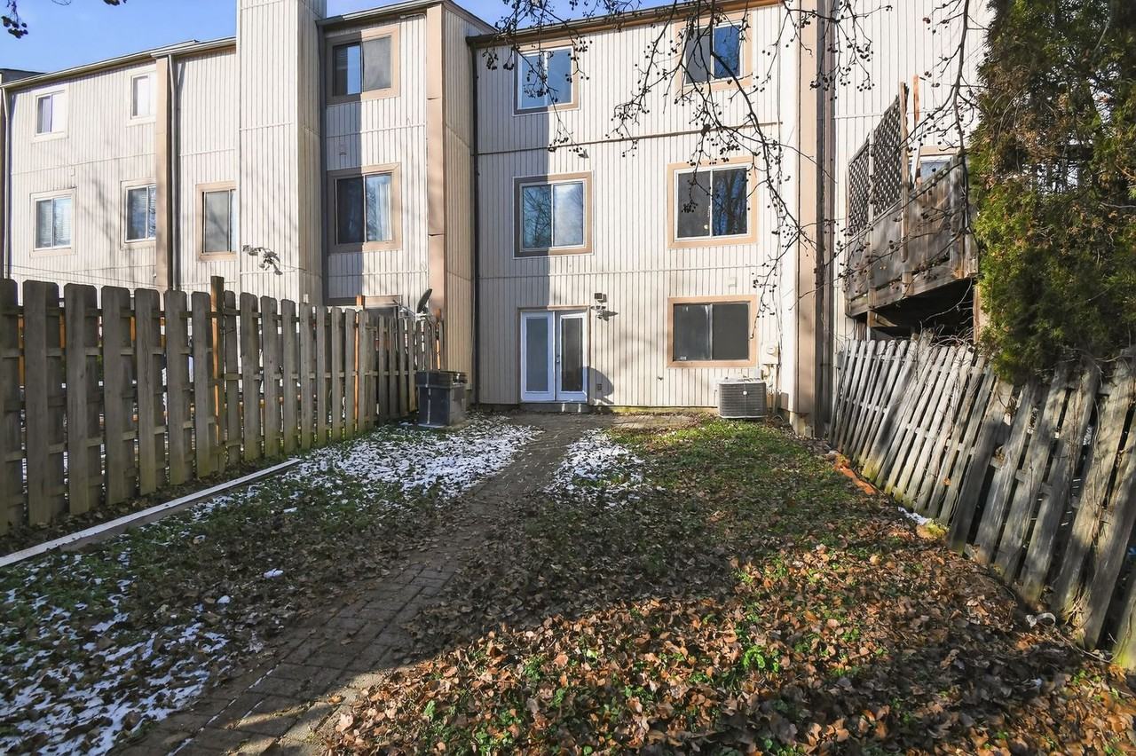 8912 Centerway Rd - Photo 4 of 33