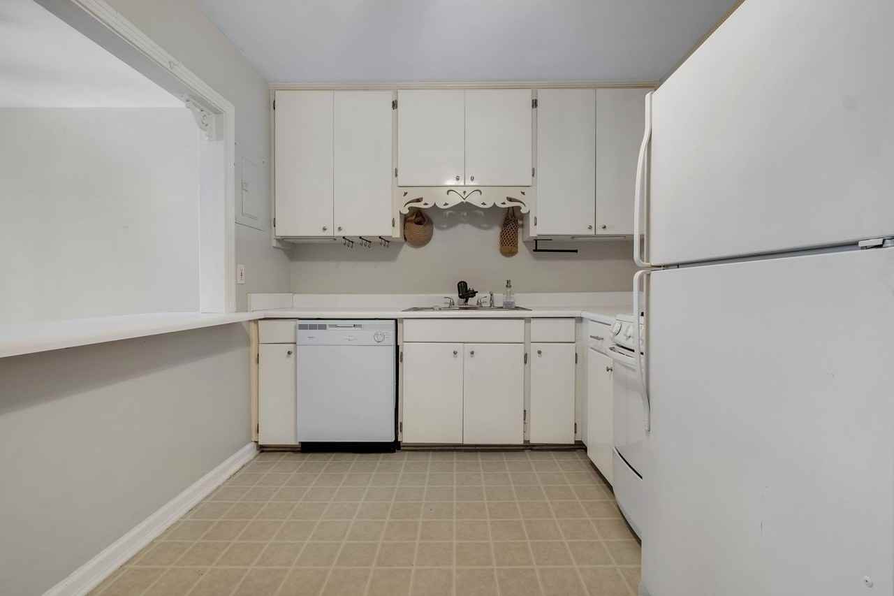 218 W 1st Ave - Photo 7 of 22