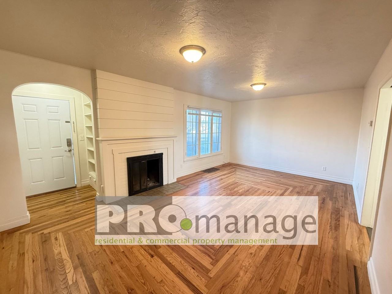 446 S Park Ave - Photo 4 of 14