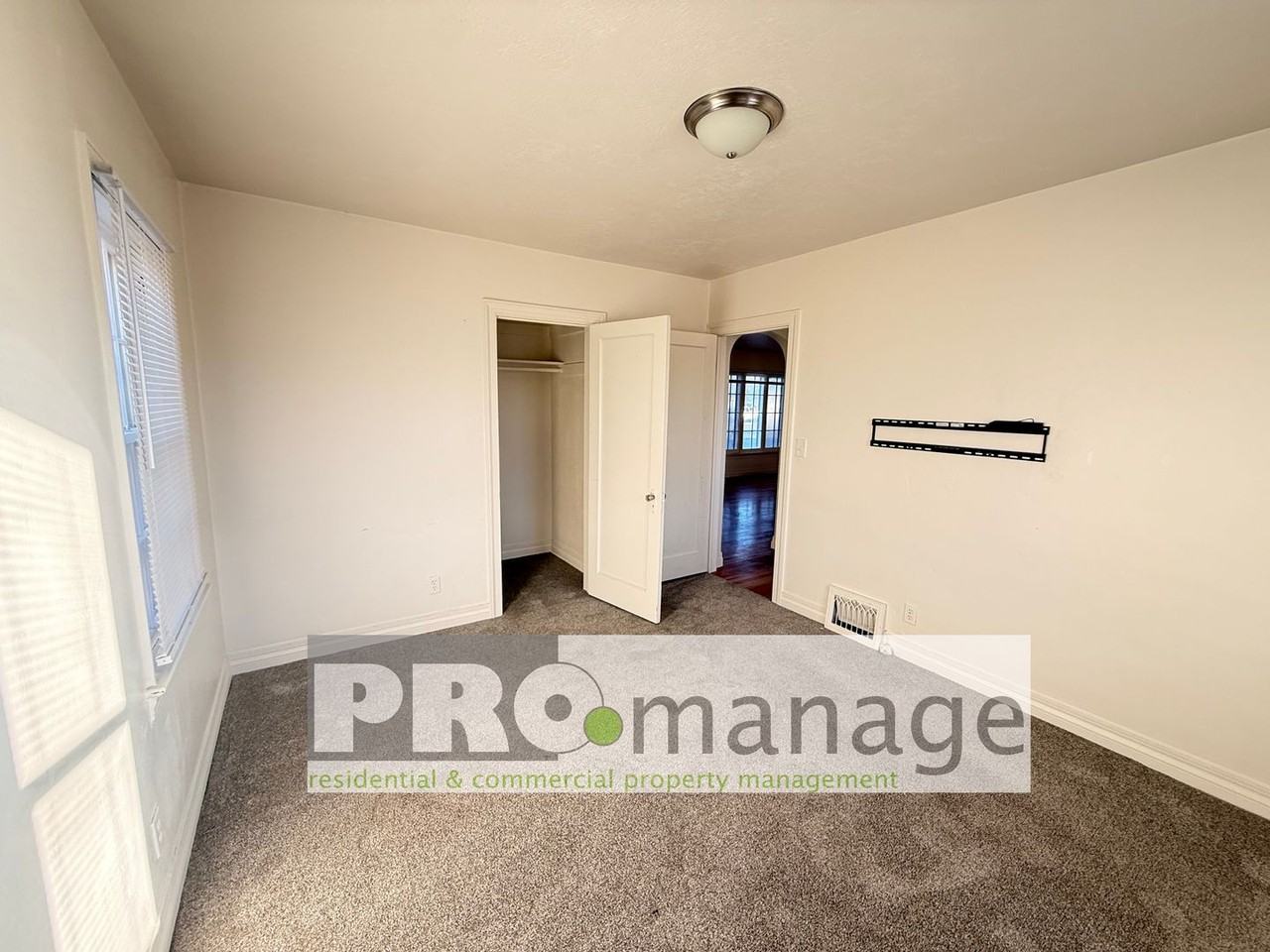 446 S Park Ave - Photo 5 of 14