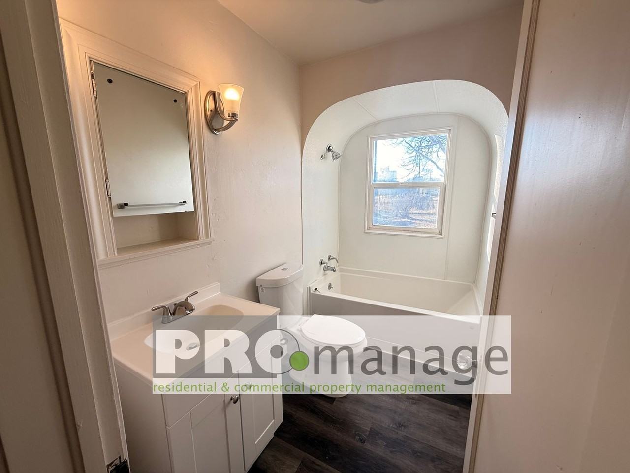 446 S Park Ave - Photo 7 of 14