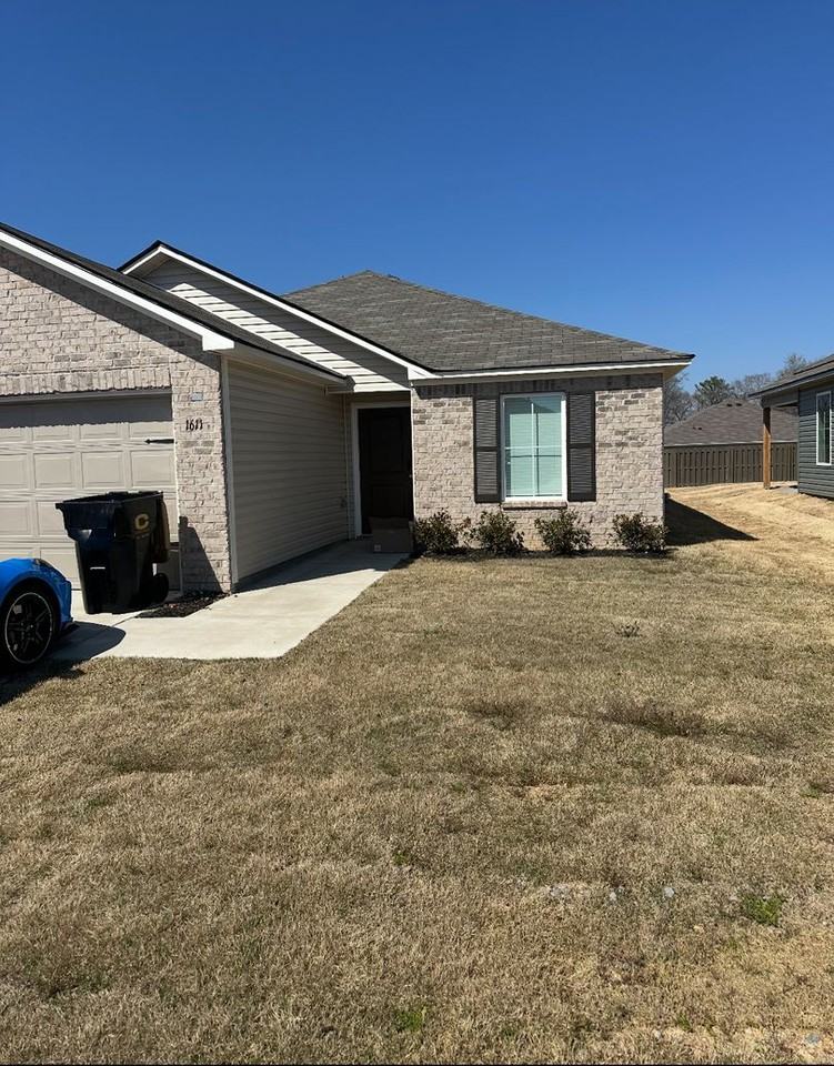 1611 Simmons St Se - Photo 4 of 17