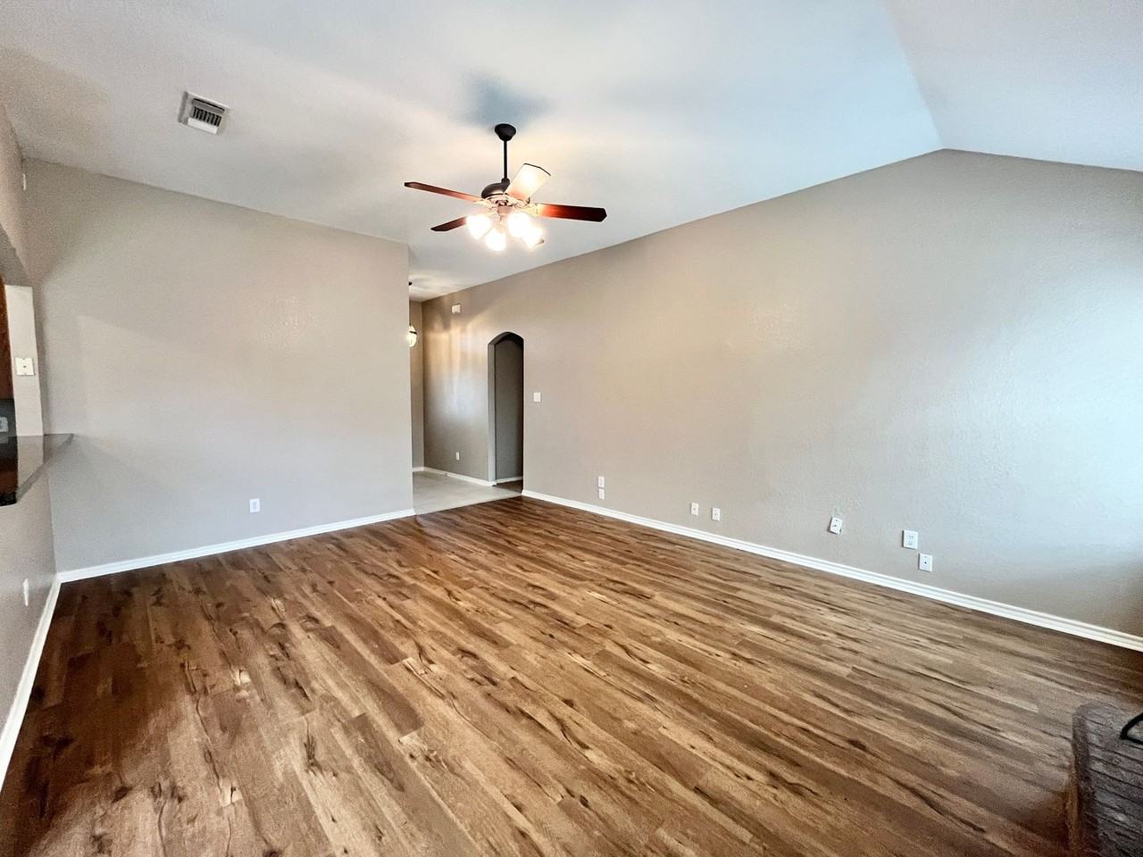 1109 Hidden Glade Dr - Photo 3 of 19