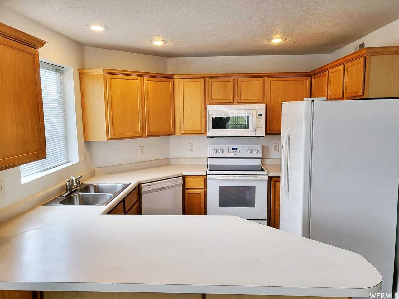 1395 S 1020 W - Photo 2 of 9