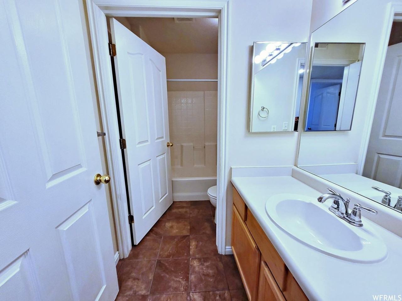 1395 S 1020 W - Photo 3 of 9