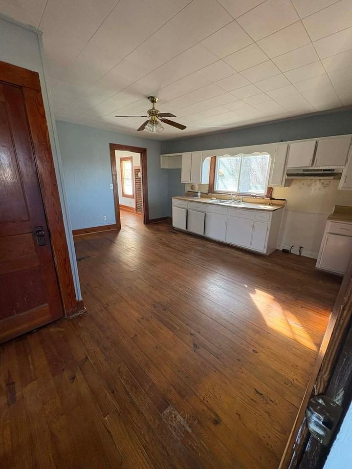 1132 Thomerson Park Rd - Photo 3 of 13