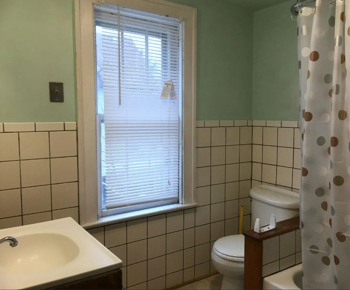 971 Peckham St - Photo 3 of 8