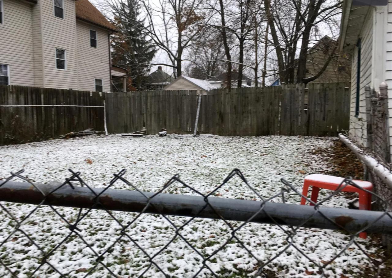 971 Peckham St - Photo 6 of 8