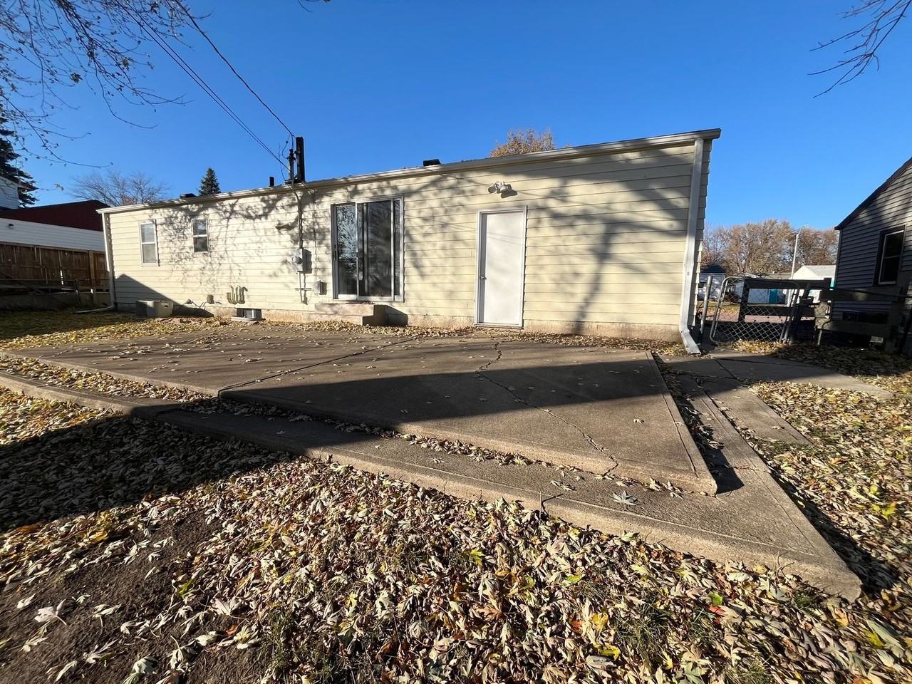 3005 E 22nd St - Photo 4 of 31