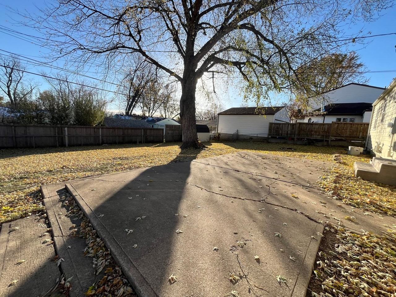 3005 E 22nd St - Photo 5 of 31