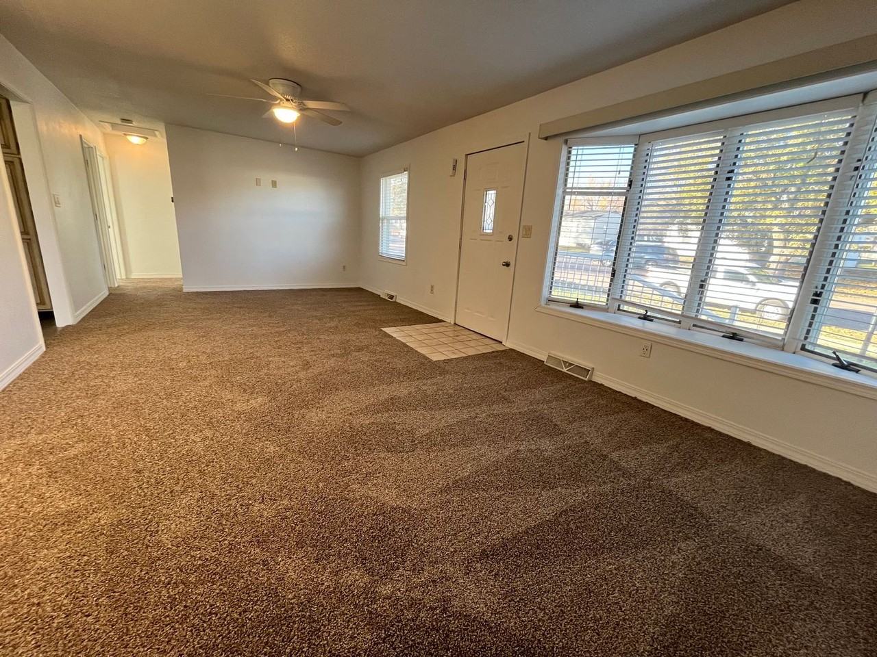 3005 E 22nd St - Photo 6 of 31