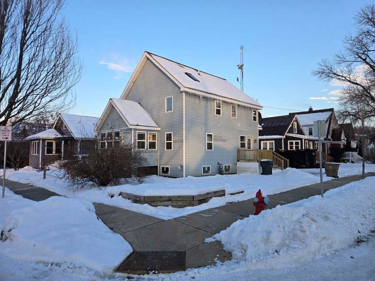 1714 Erie Ct - Photo 3 of 29