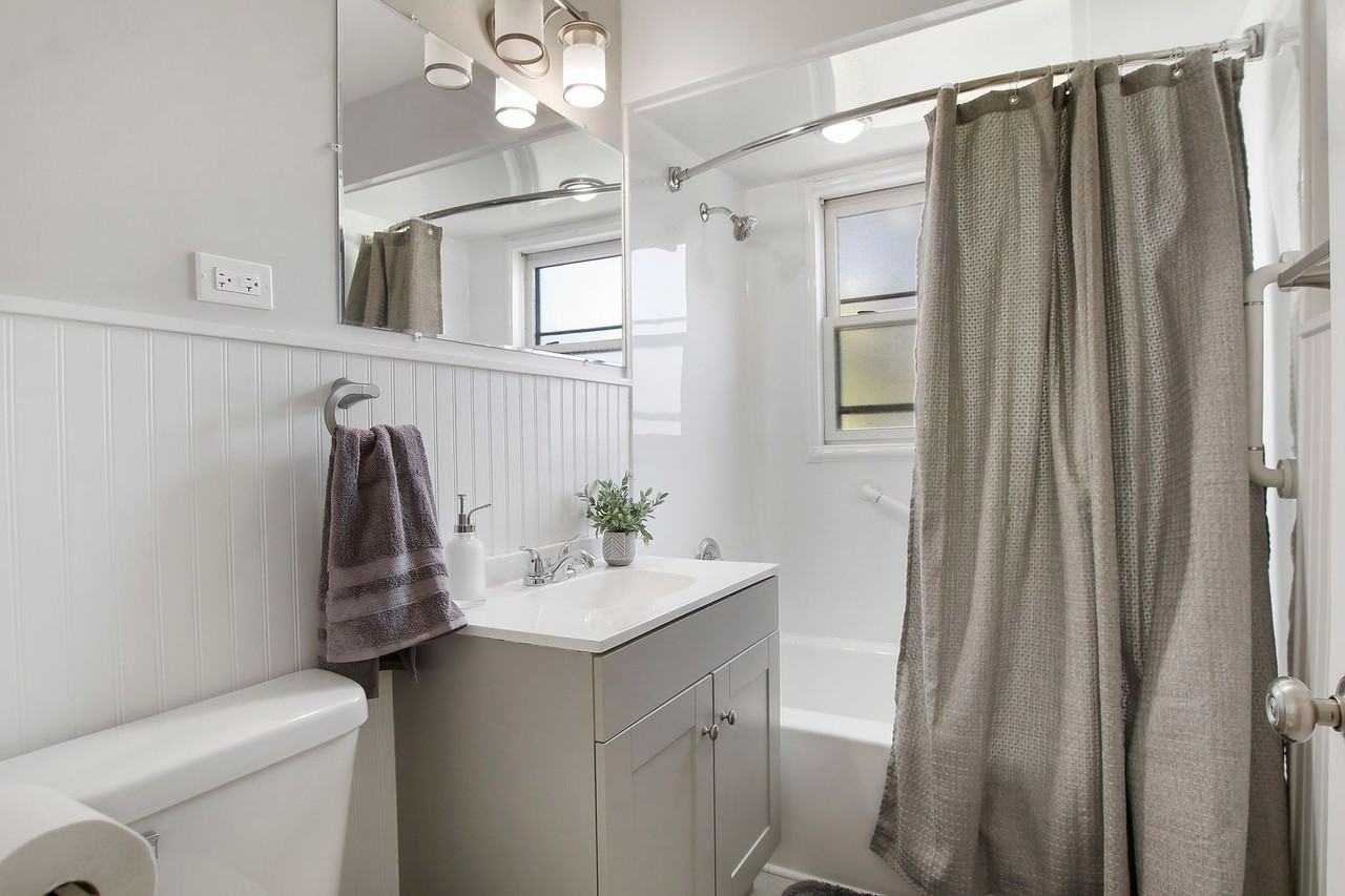 410 W Mueller St - Photo 6 of 11