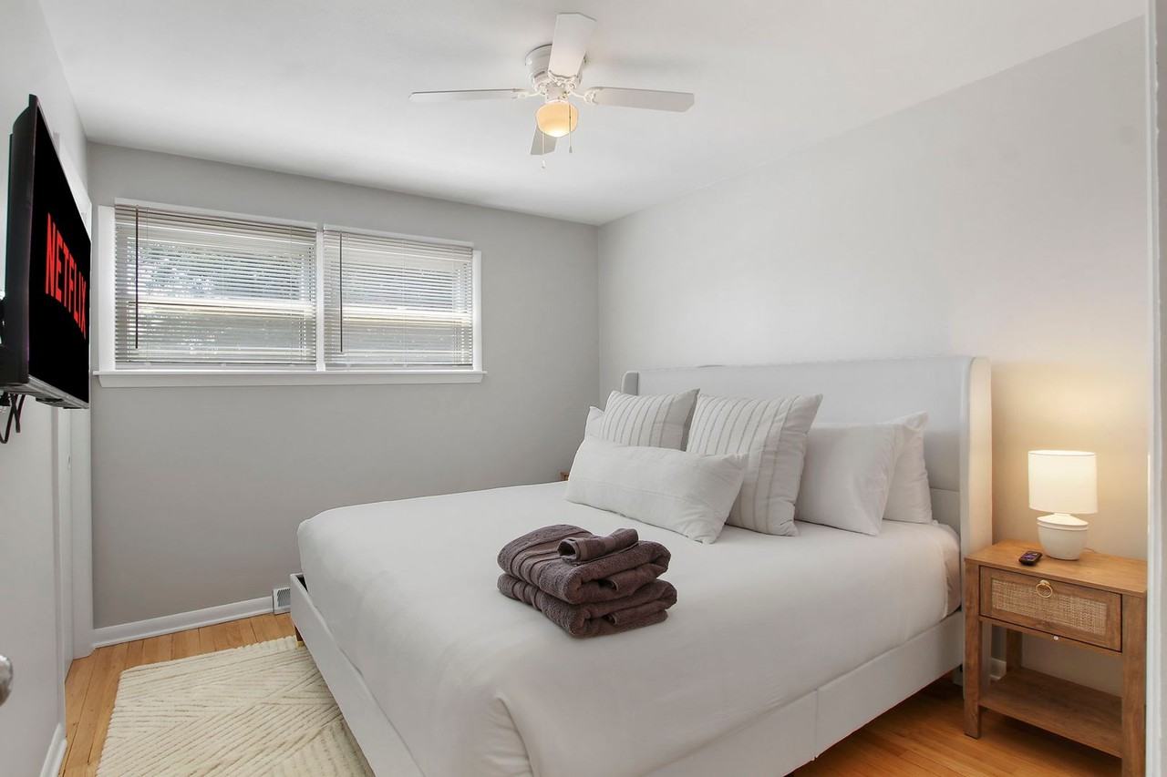 410 W Mueller St - Photo 7 of 11