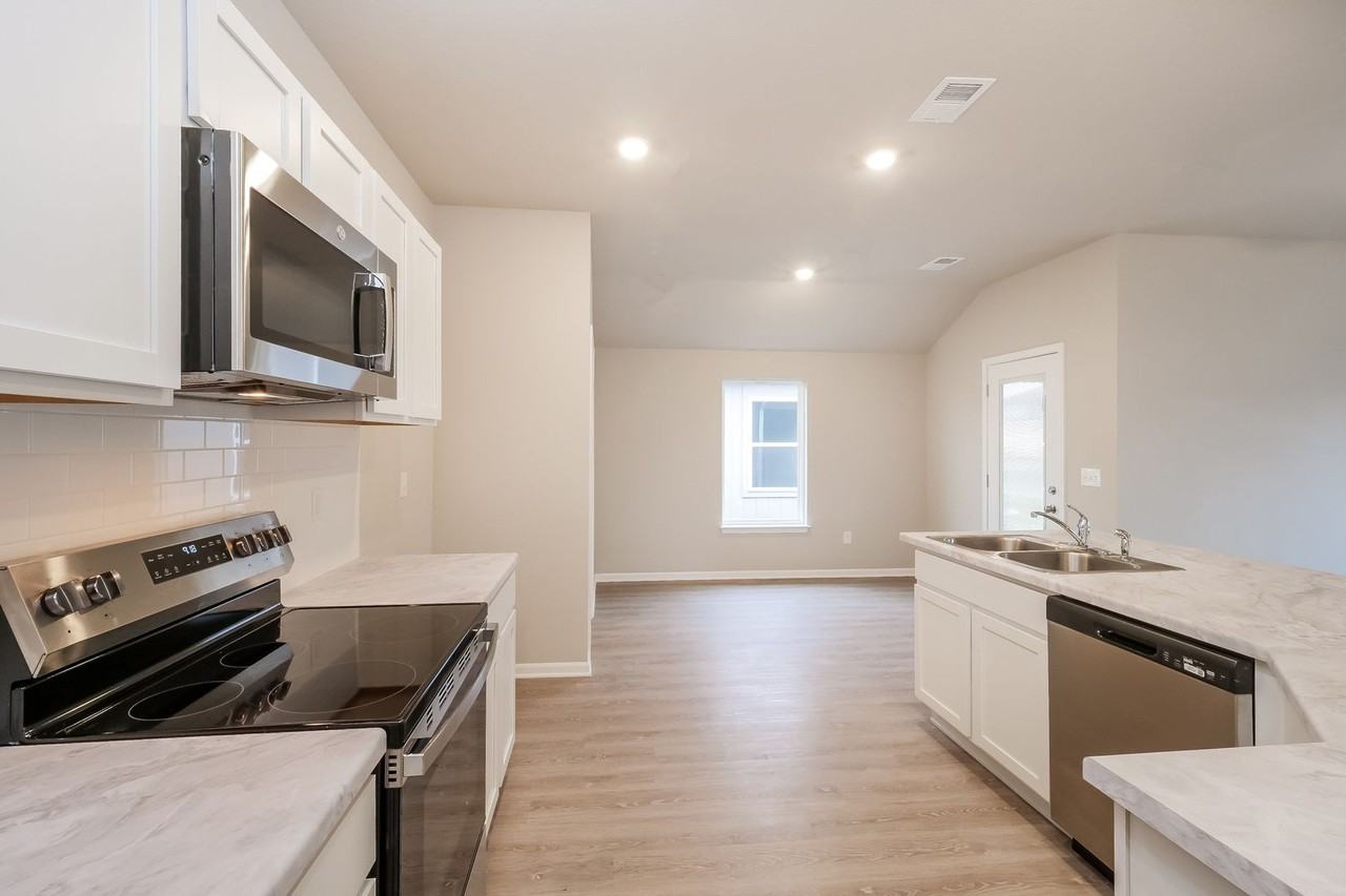 20264 W 194th St - Photo 3 of 16