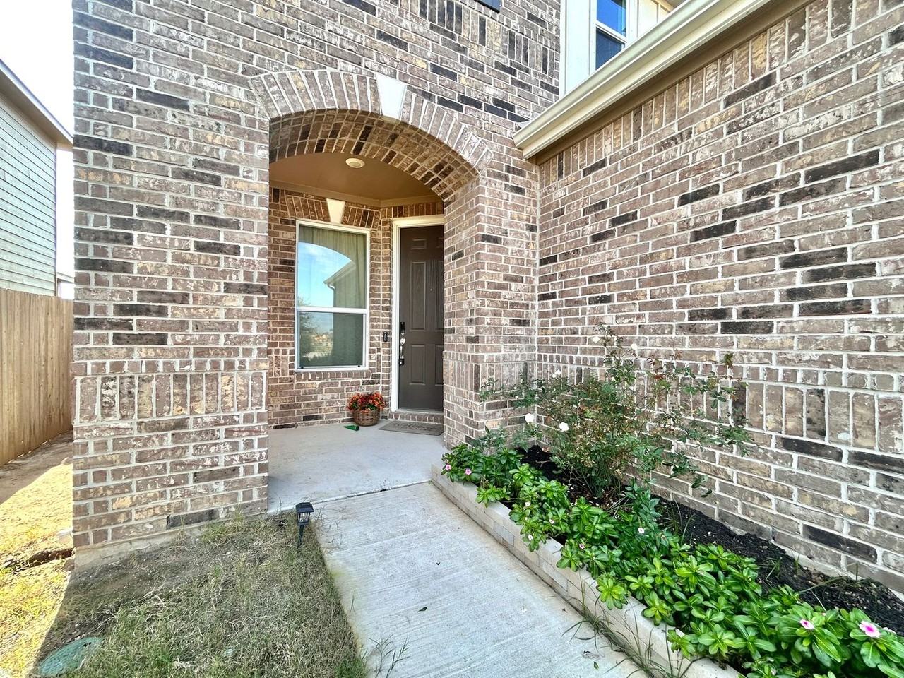 12421 Ace In The Hole Ln - Photo 4 of 32