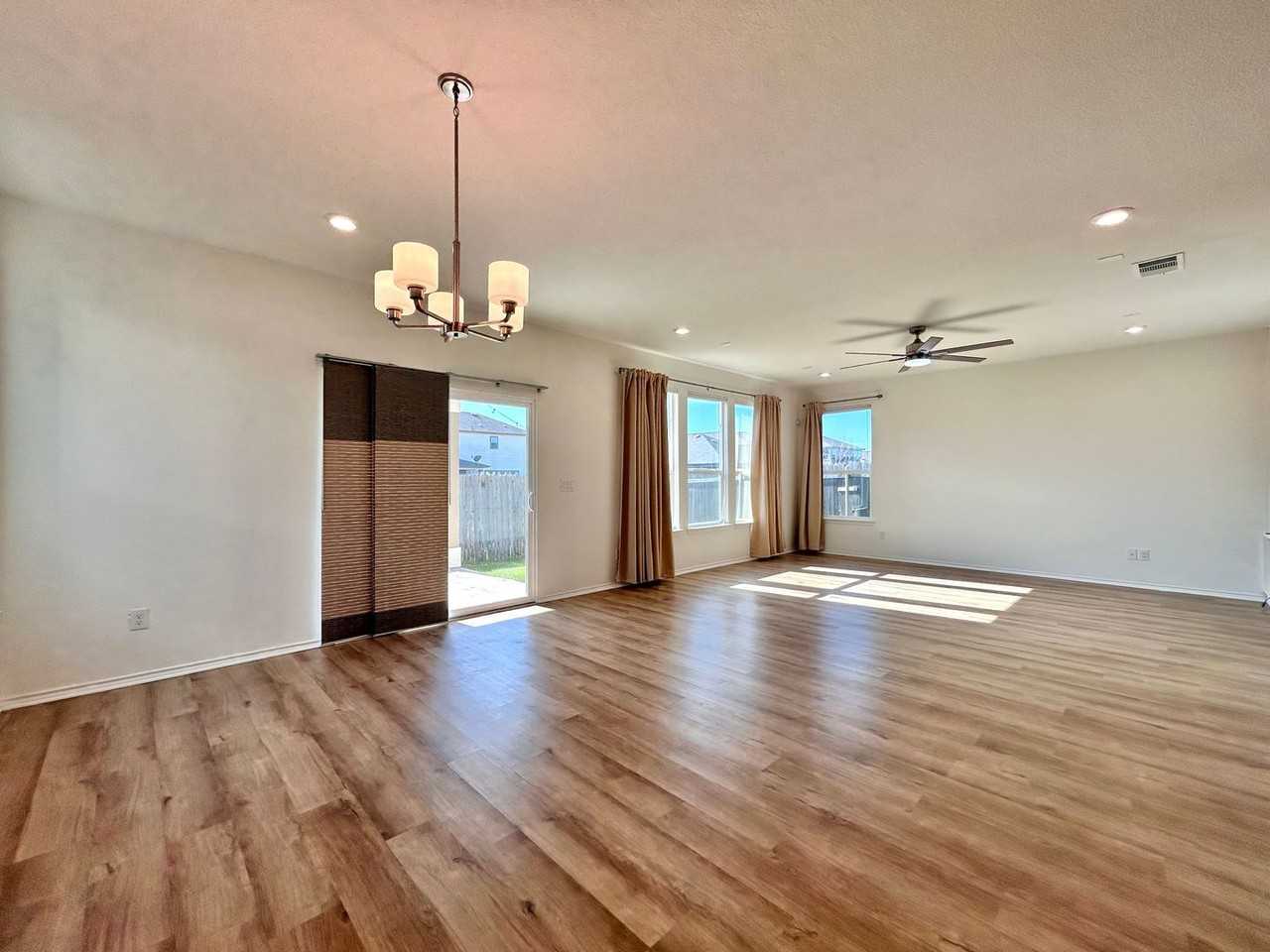 12421 Ace In The Hole Ln - Photo 5 of 32