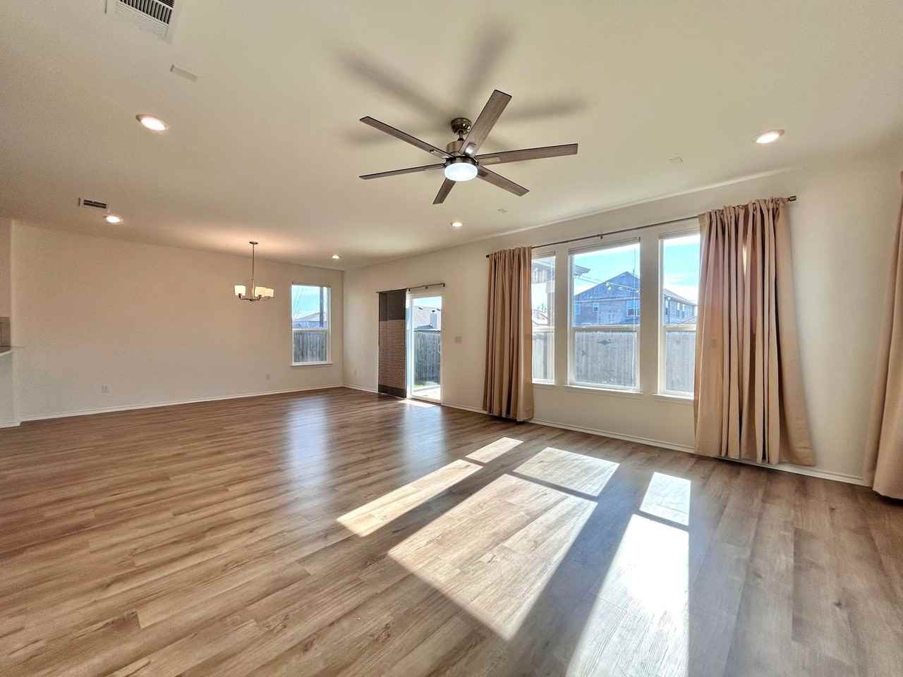 12421 Ace In The Hole Ln - Photo 7 of 32