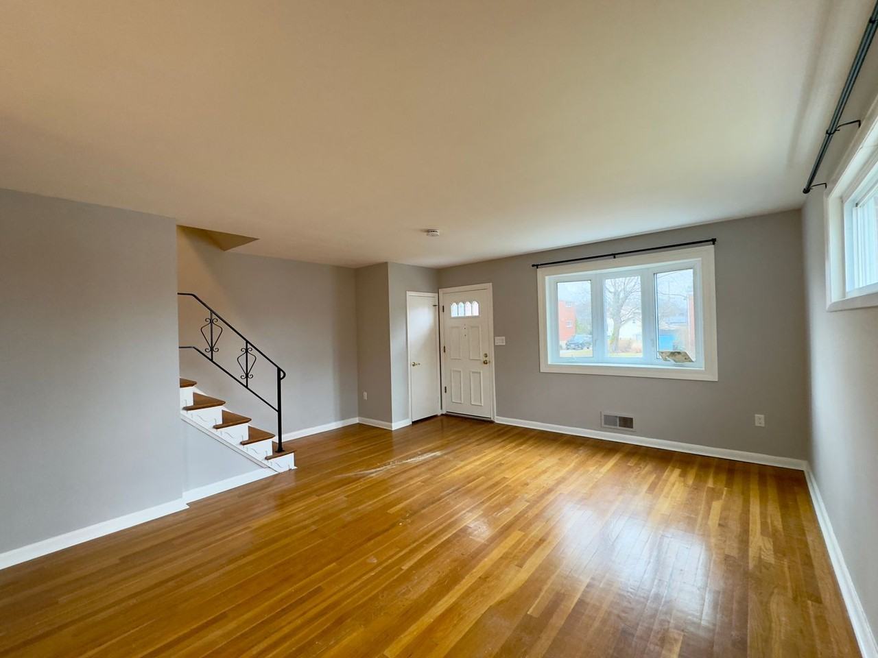 8678 Hoerner Ave - Photo 4 of 22