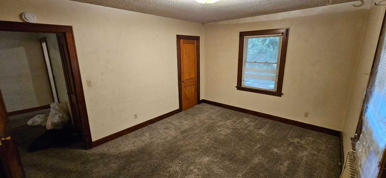 1363 W 12th St - Photo 7 of 18