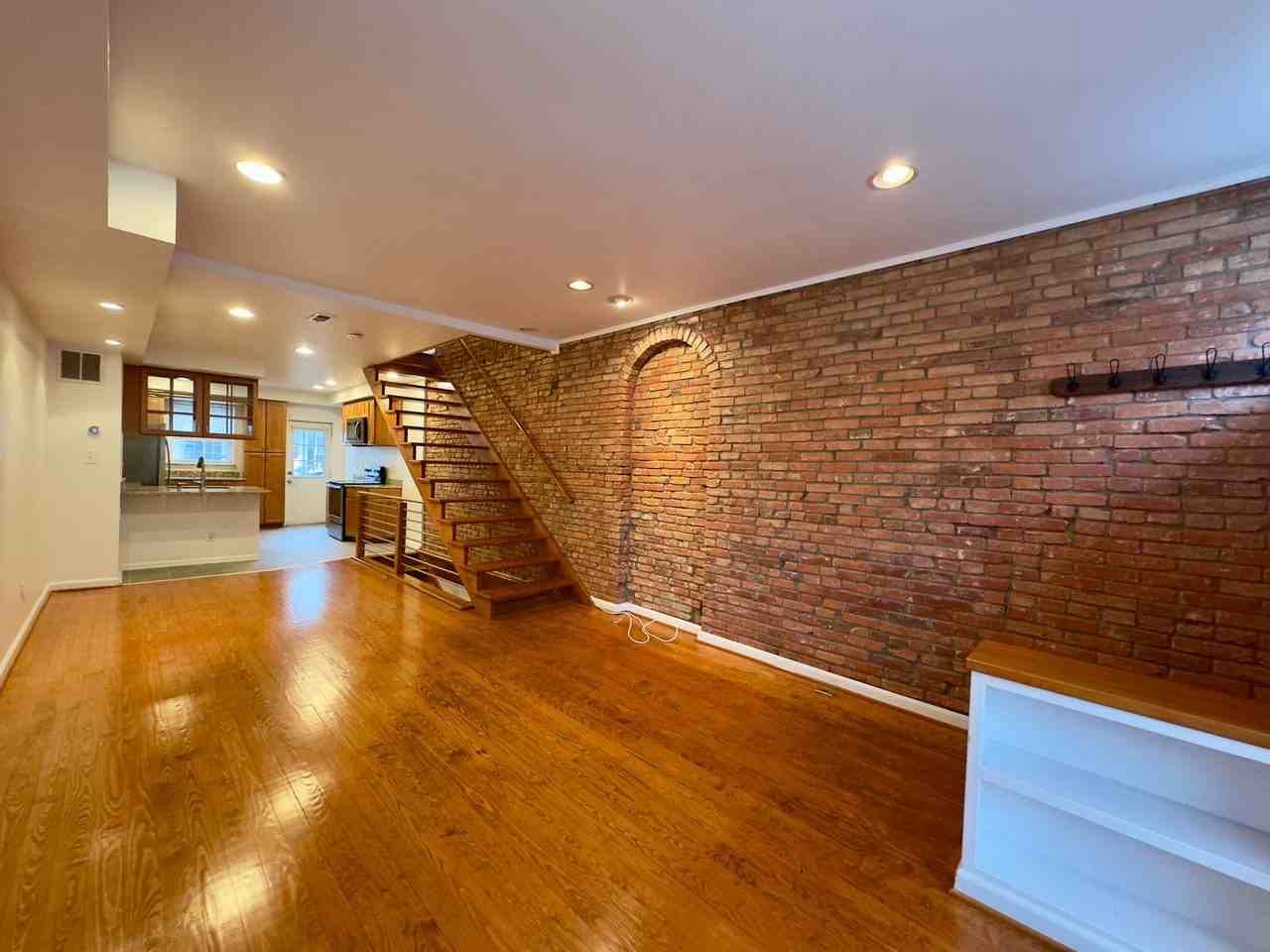 126 Burnett St - Photo 5 of 26