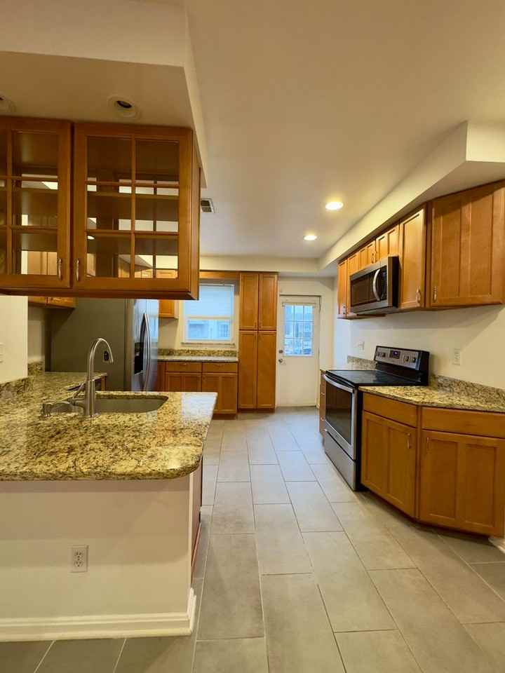 126 Burnett St - Photo 6 of 26